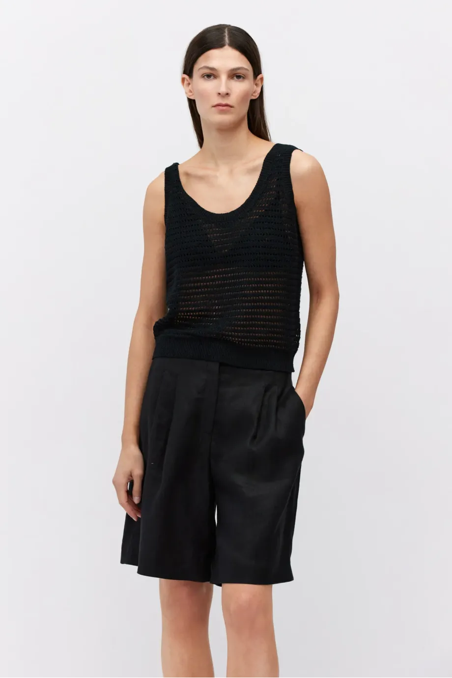 Top negru din in tricotat ajurat Top negru din in tricotat ajurat