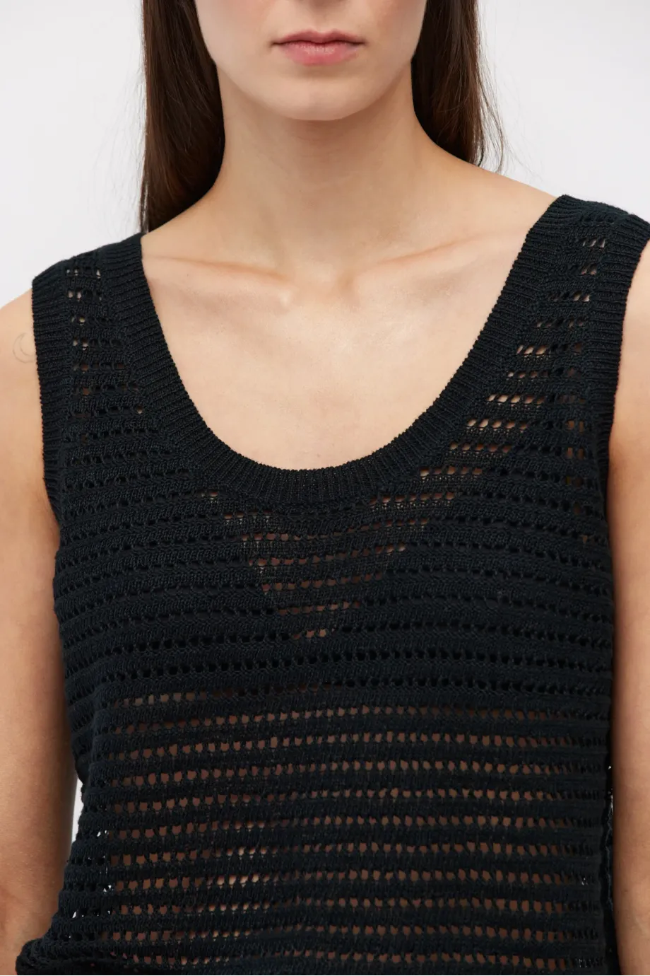 Top negru din in tricotat ajurat Top negru din in tricotat ajurat