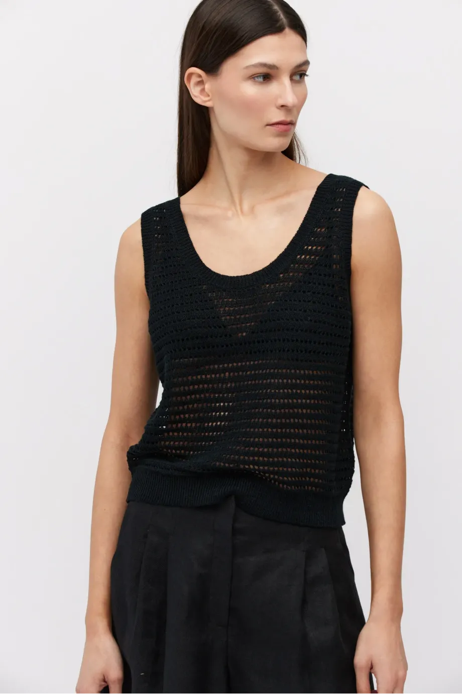 Top negru din in tricotat ajurat Top negru din in tricotat ajurat