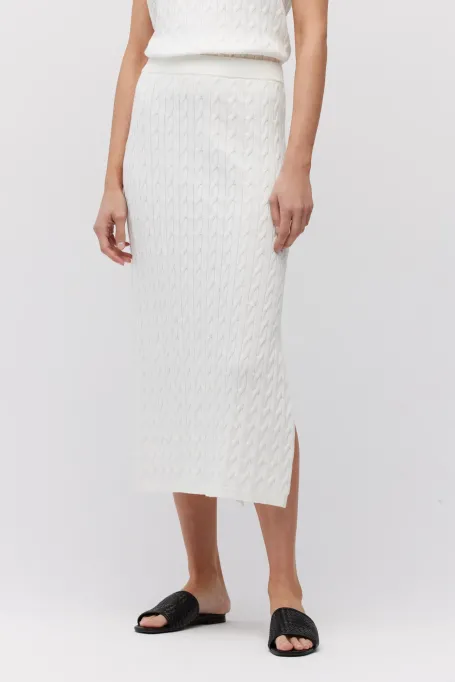 Fusta albă din tricot cablu