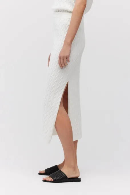 Fusta albă din tricot cablu Fusta albă din tricot cablu