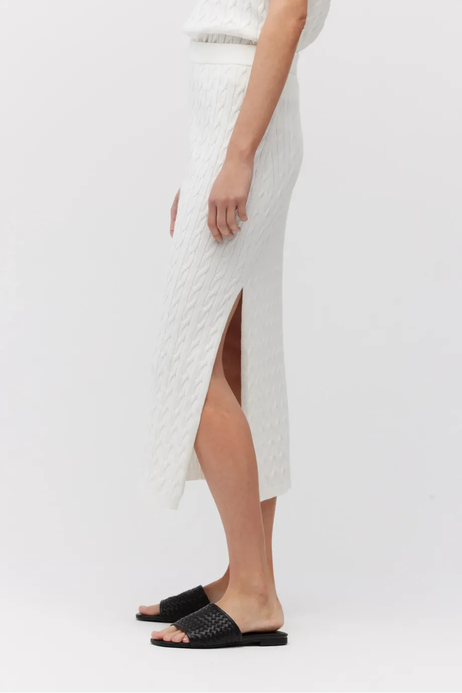 Fusta albă din tricot cablu Fusta albă din tricot cablu