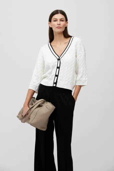 Cardigan alb din tricot cablu