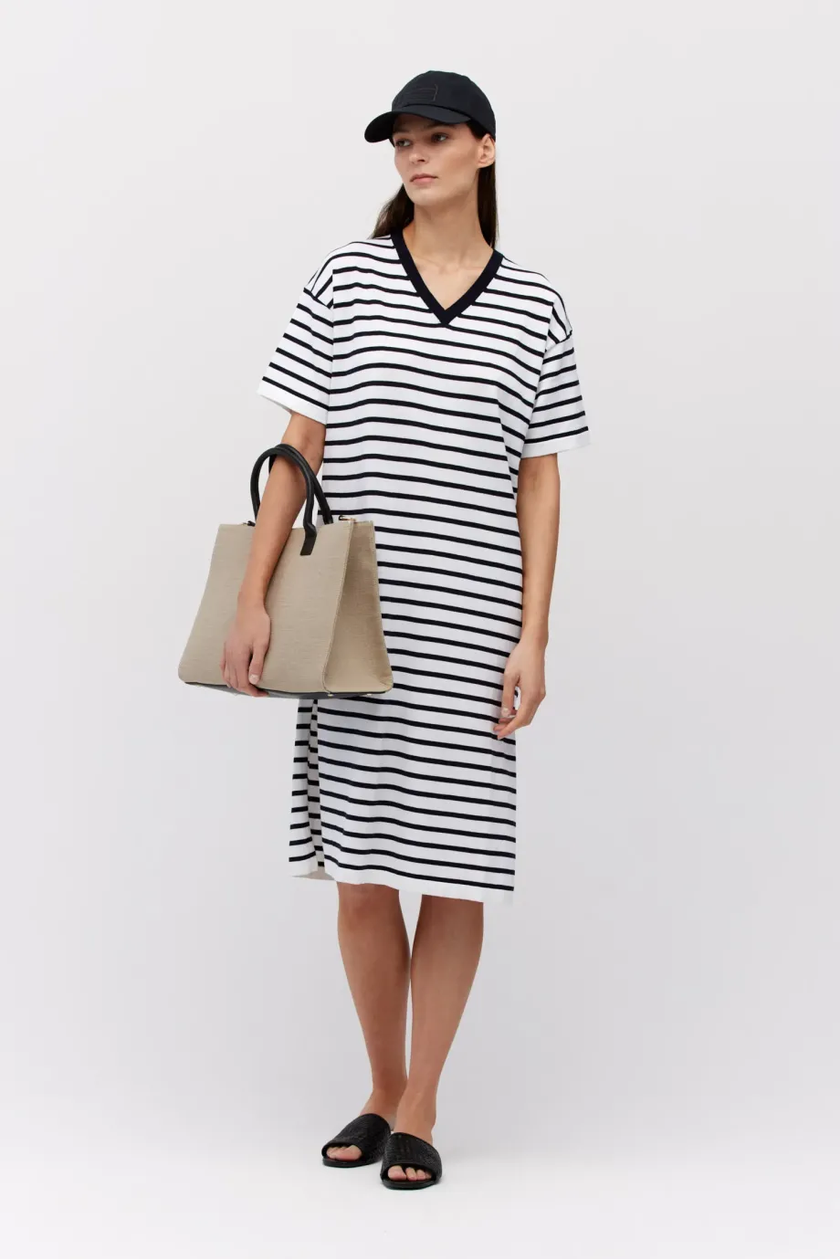 Rochie tub cu dungi albe Rochie tub cu dungi albe