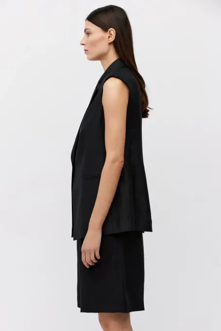 Vesta neagra din in Vesta neagra din in
