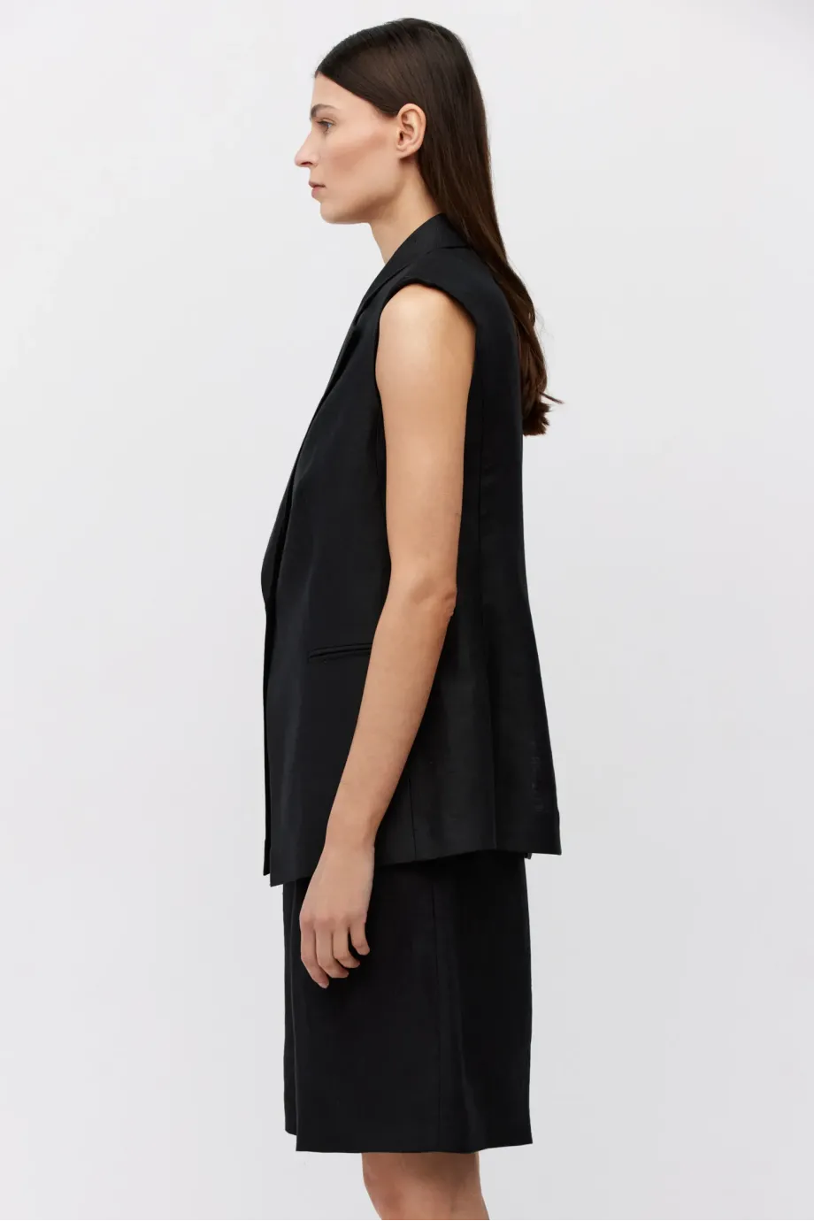 Vesta neagra din in Vesta neagra din in