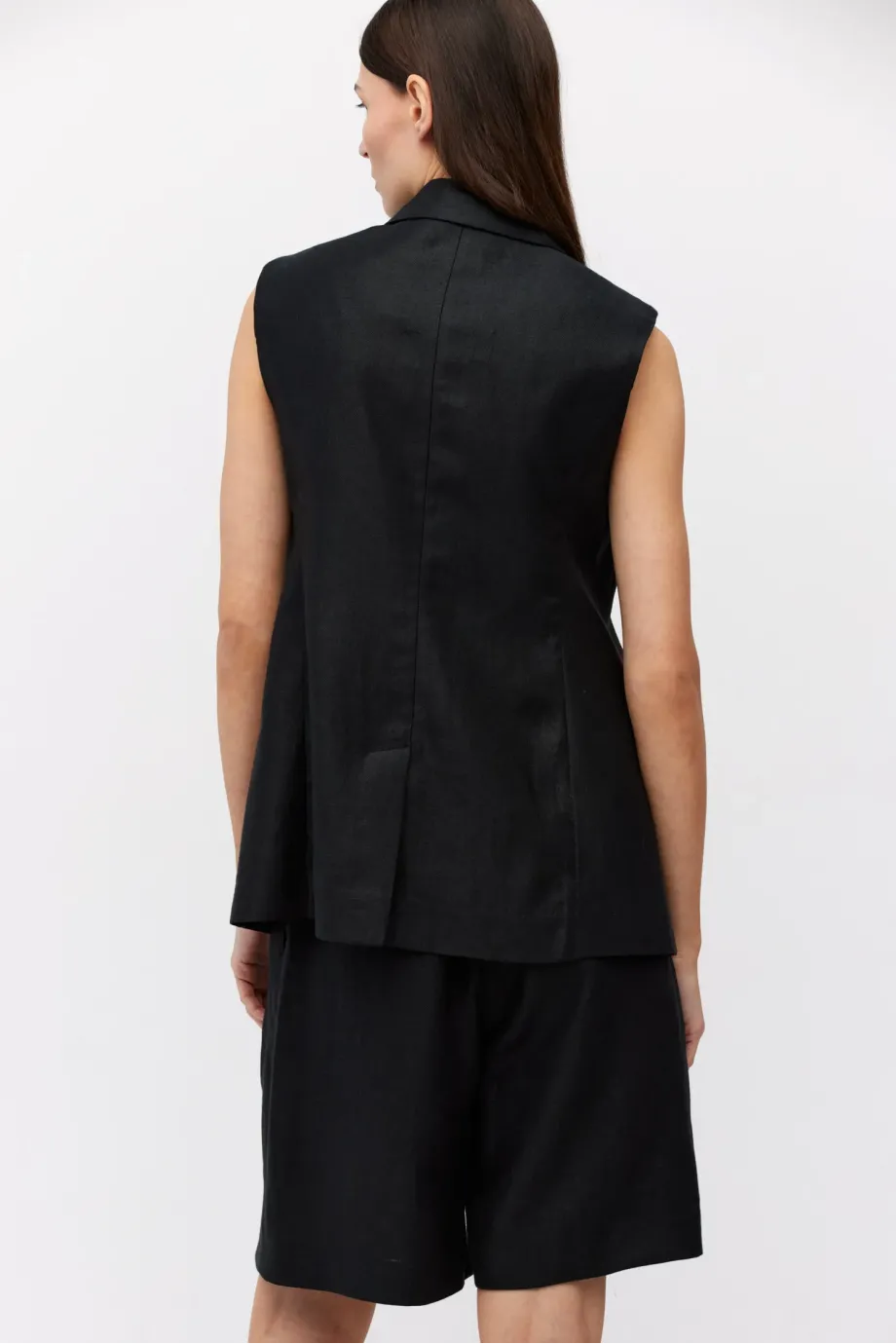 Vesta neagra din in Vesta neagra din in