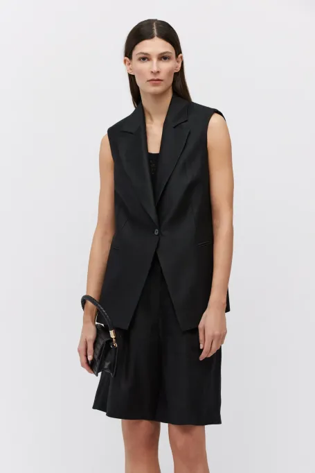 Vesta neagra din in Vesta neagra din in