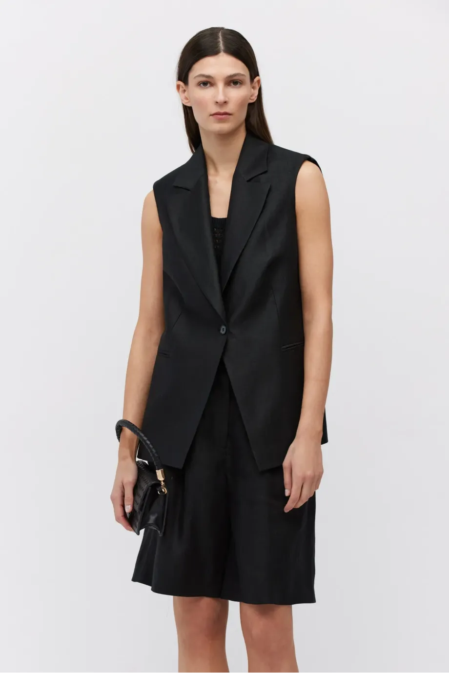 Vesta neagra din in Vesta neagra din in