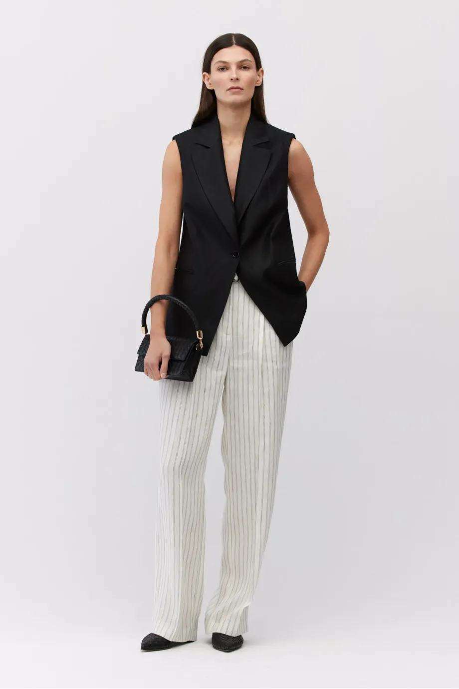 Vesta neagra din in Vesta neagra din in