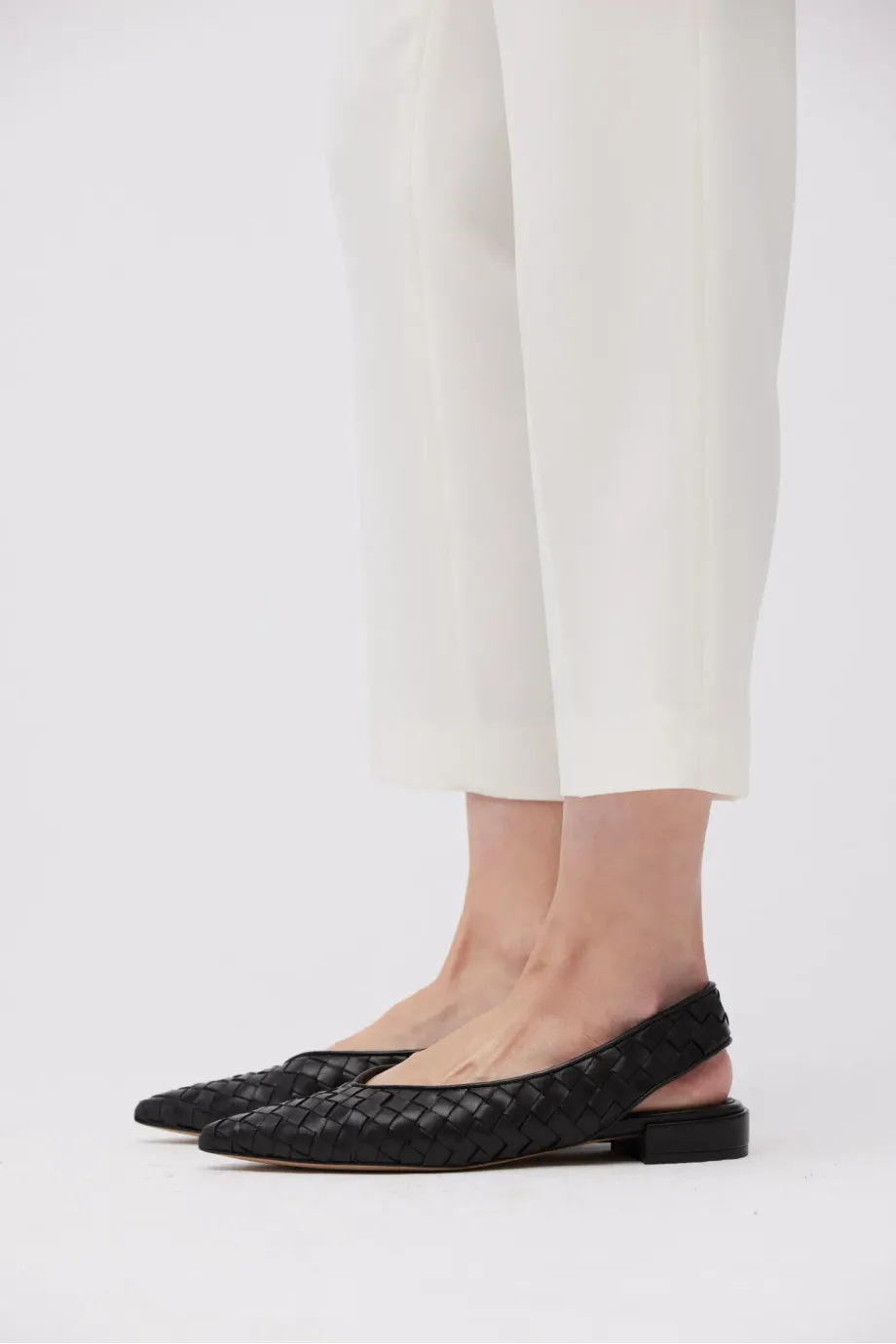 Pantofi slingback negri din piele împletită Pantofi slingback negri din piele împletită