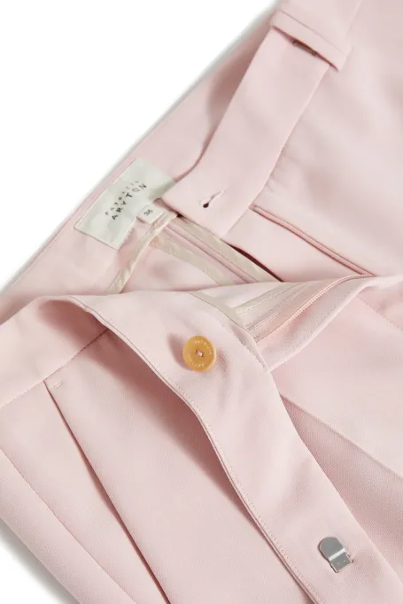 Pantaloni roz pudrat pentru un costum