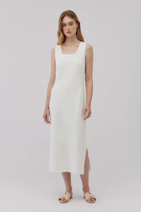 Rochie midi albă cu decolteu pătrat