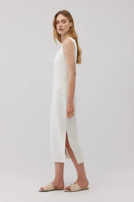 Rochie midi albă cu decolteu pătrat