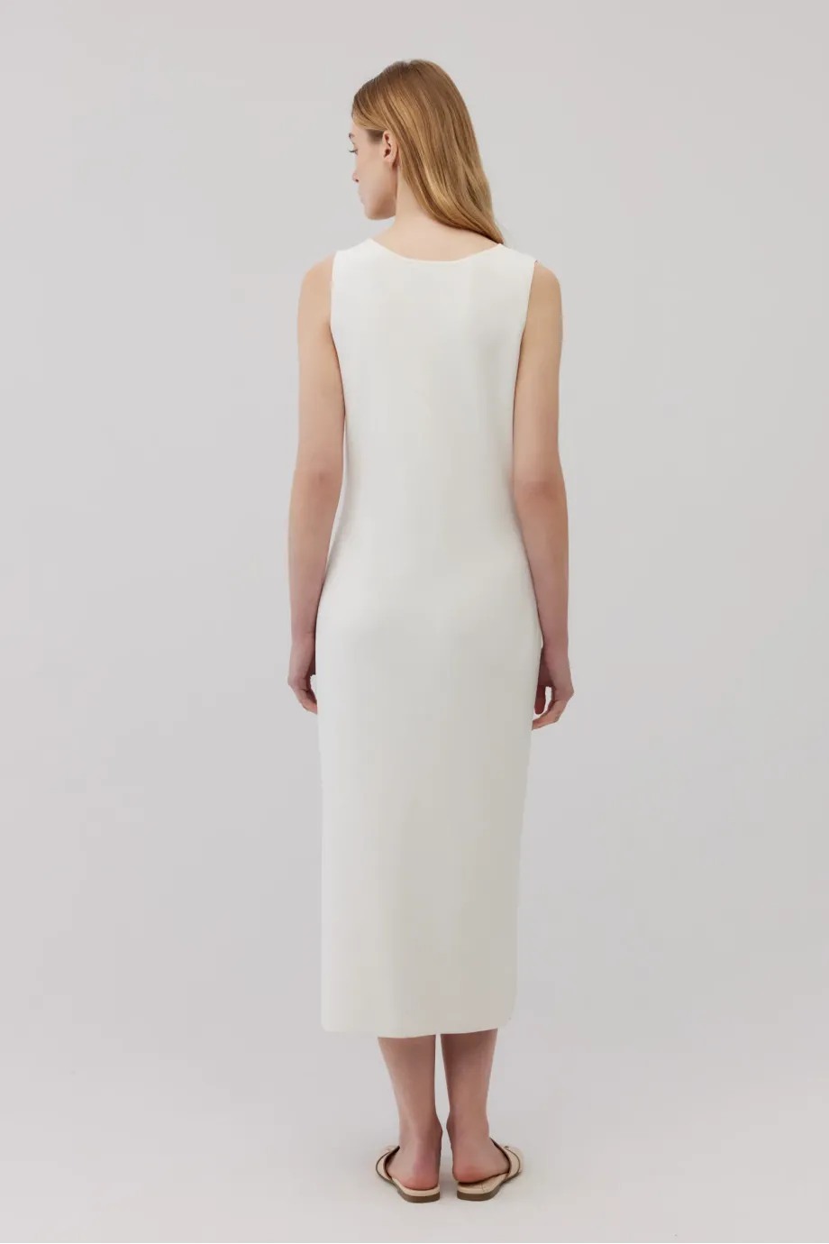 Rochie midi albă cu decolteu pătrat Rochie midi albă cu decolteu pătrat