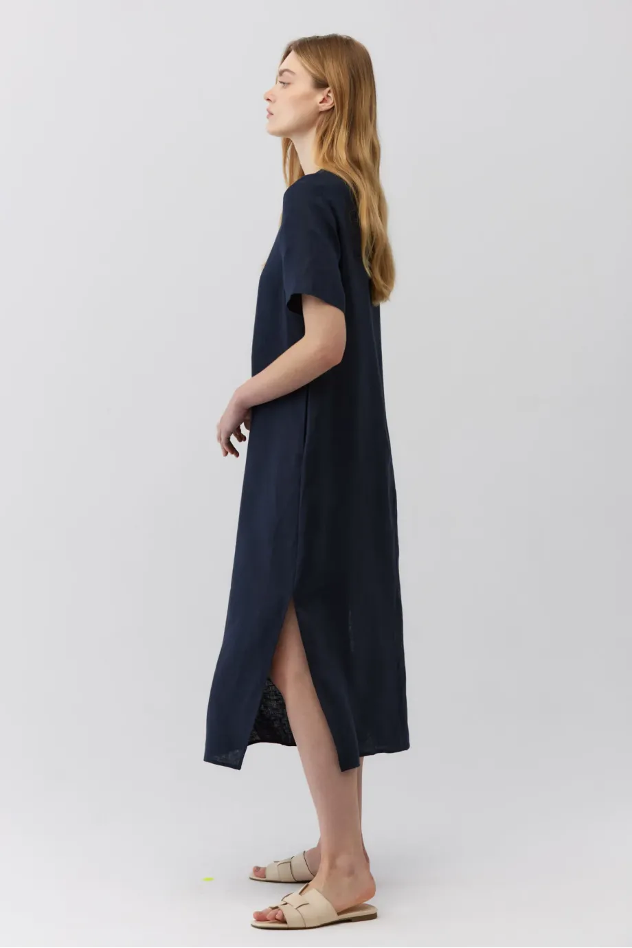 Rochie de in bleumarin cu maneci scurte Rochie de in bleumarin cu maneci scurte