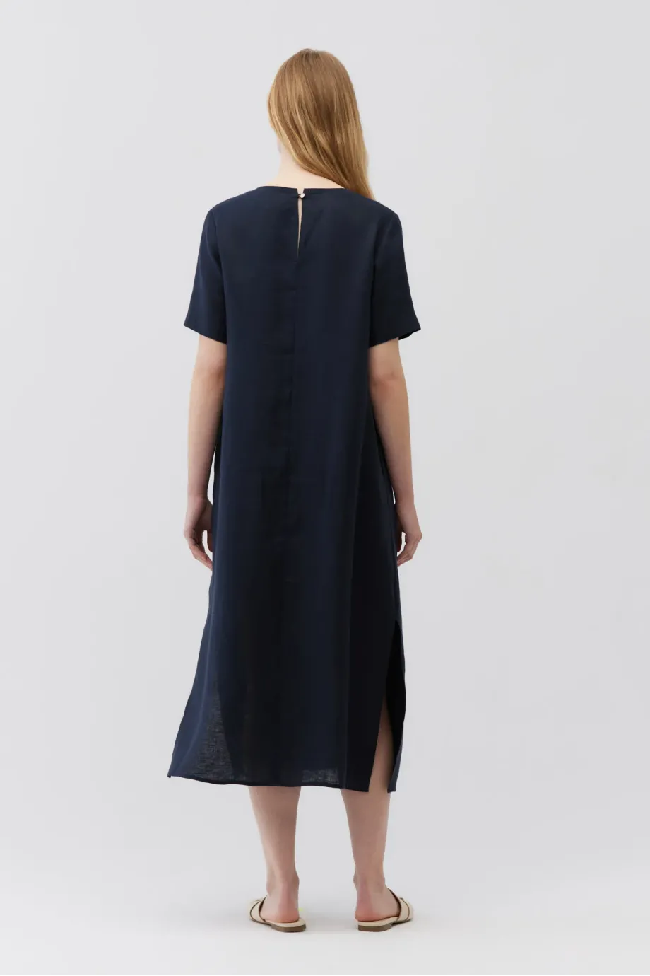 Rochie de in bleumarin cu maneci scurte Rochie de in bleumarin cu maneci scurte