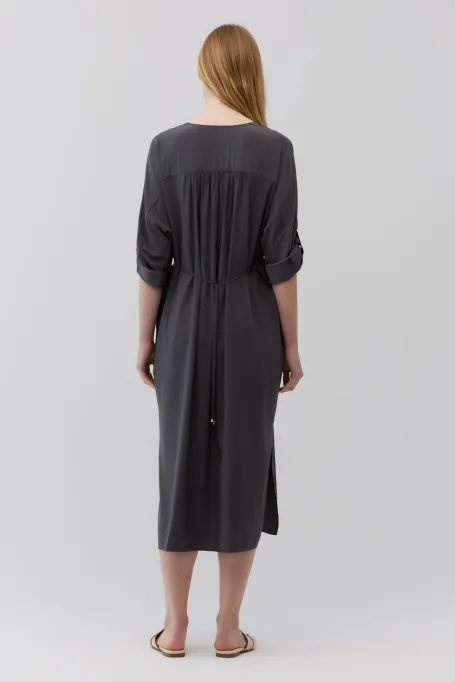 Rochie de mătase gri cu cravată în talie Rochie de mătase gri cu cravată în talie