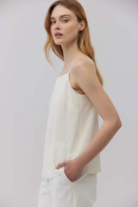 Top din mătase bej cu decolteu pătrat