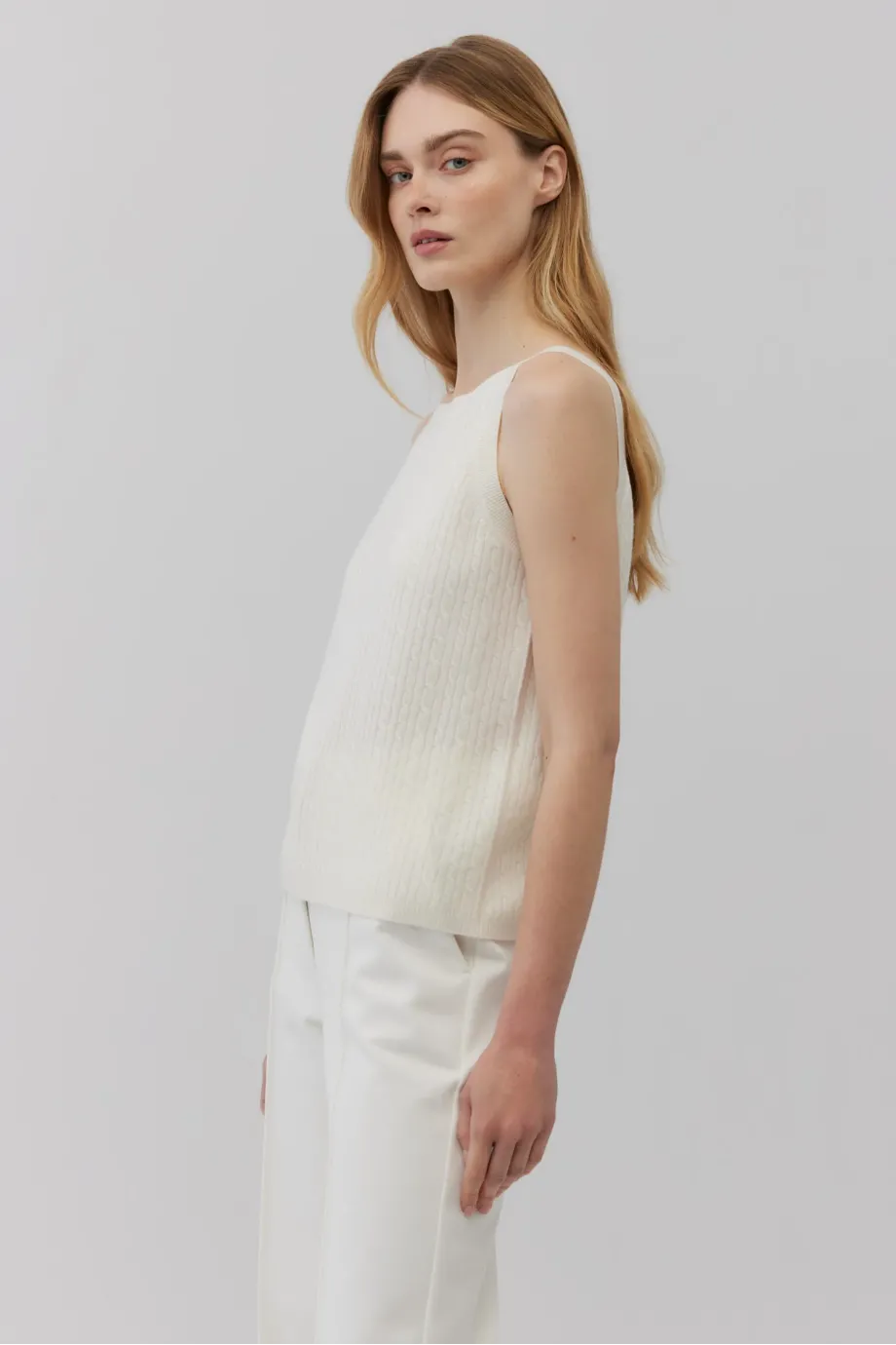 Top cu halter alb din lana merinos Top cu halter alb din lana merinos