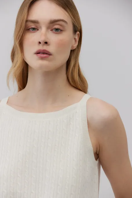 Top cu halter alb din lana merinos