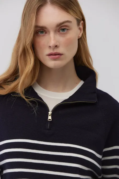 Pulover din lână merinos în dungi bleumarin