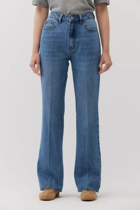Blugi bootcut cu talie înaltă Blugi bootcut cu talie înaltă
