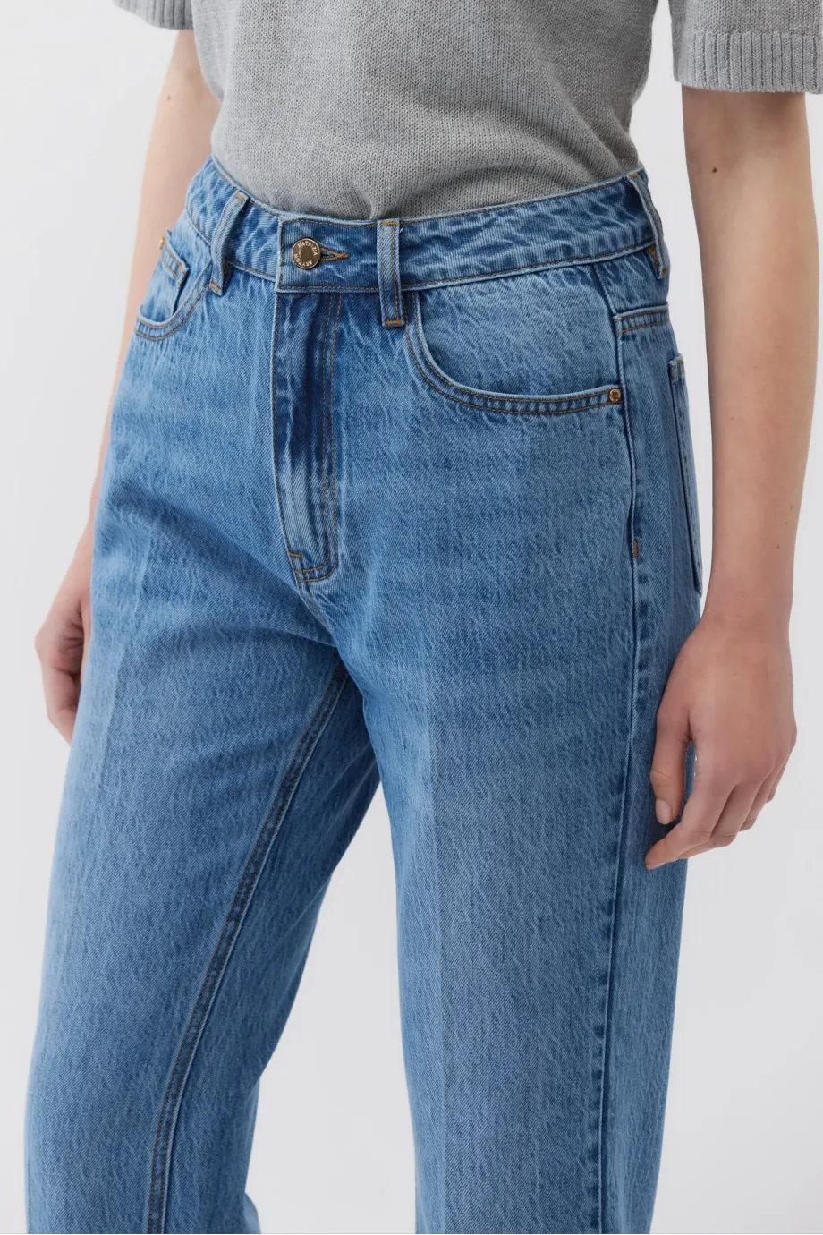 Blugi bootcut cu talie înaltă Blugi bootcut cu talie înaltă