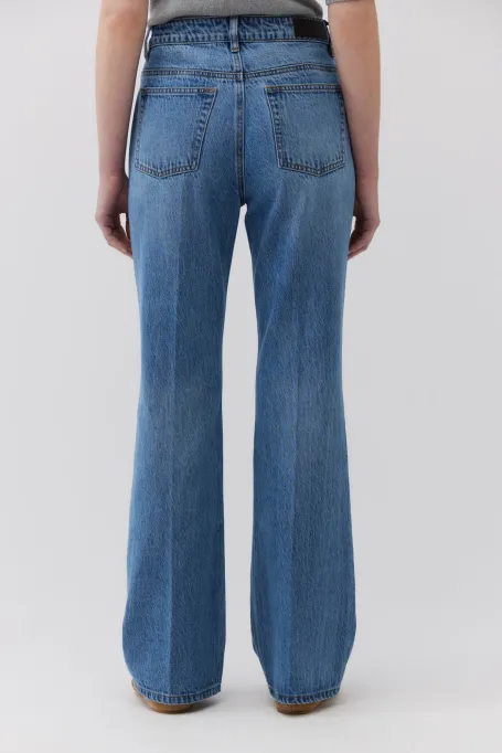Blugi bootcut cu talie înaltă Blugi bootcut cu talie înaltă