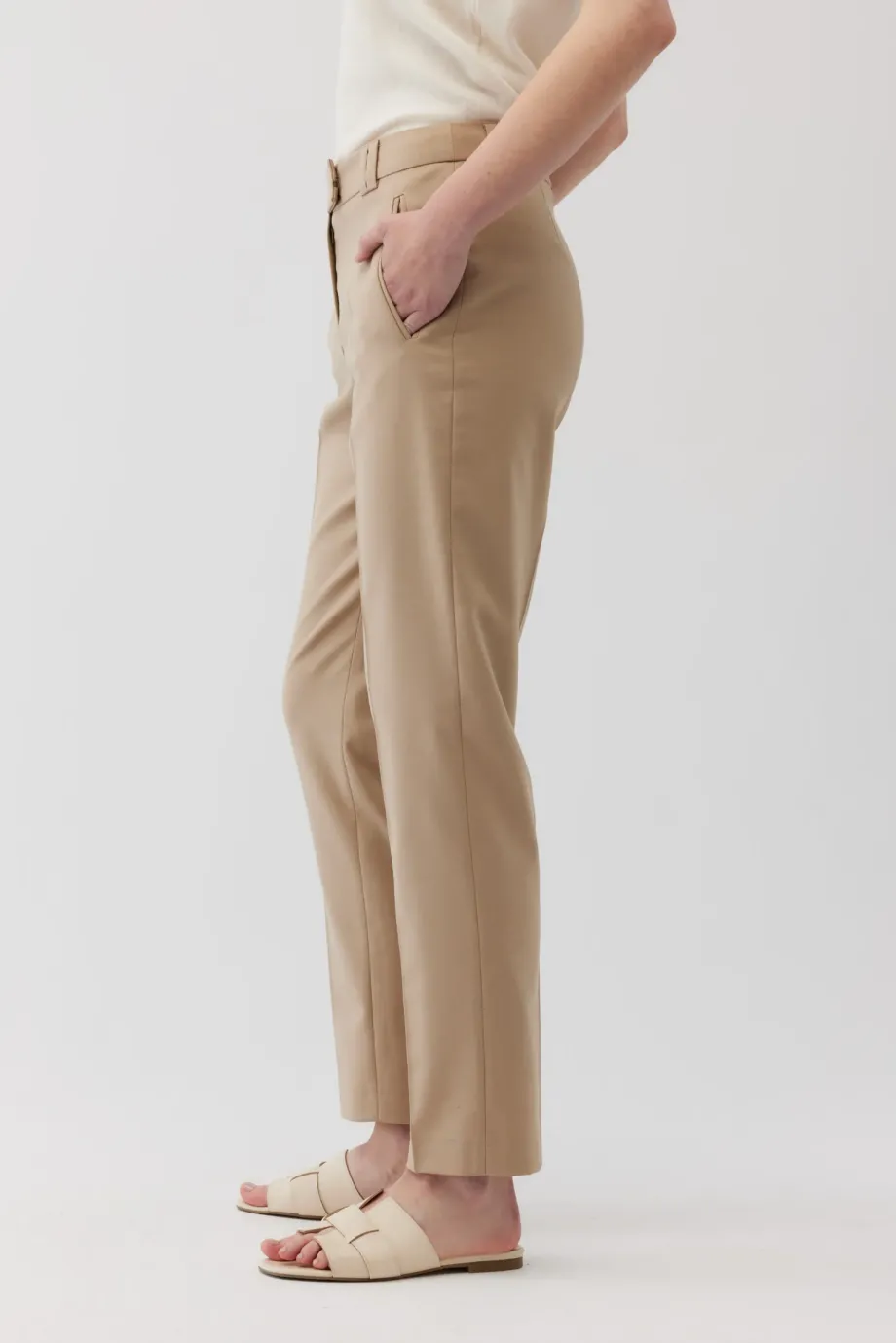 Pantaloni bej cu lana virgina Pantaloni bej cu lana virgina