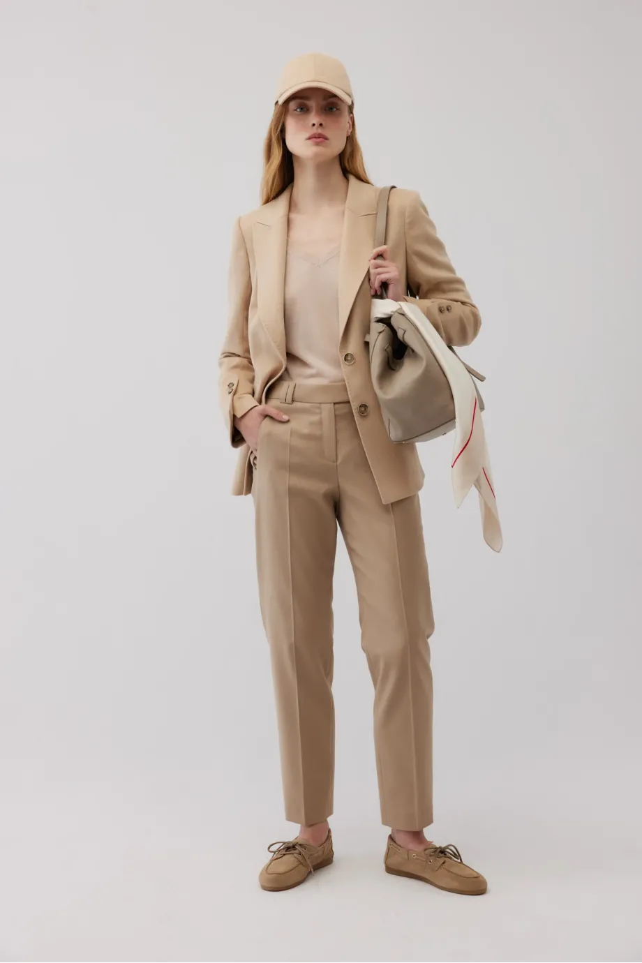 Pantaloni bej cu lana virgina Pantaloni bej cu lana virgina