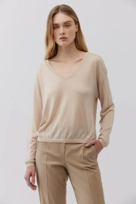 Bluză bej de cașmir cu decolteu în V