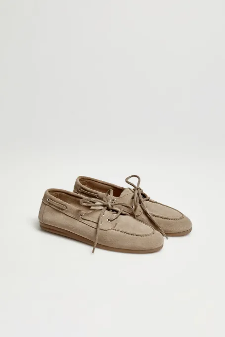 Pantofi de barca din piele intoarsa bej