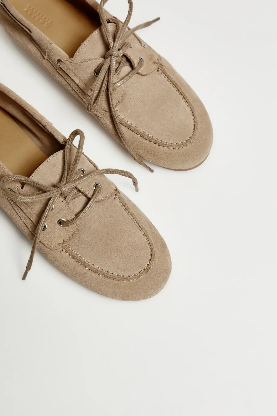 Pantofi de barca din piele intoarsa bej Pantofi de barca din piele intoarsa bej