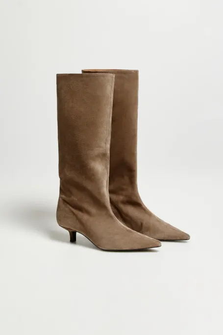 Cizme din piele intoarsa cu toc mijlociu Cizme din piele intoarsa cu toc mijlociu