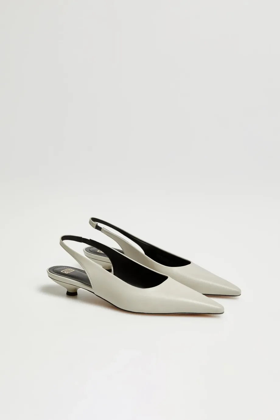 Pantofi slingback din piele verde deschis Pantofi slingback din piele verde deschis