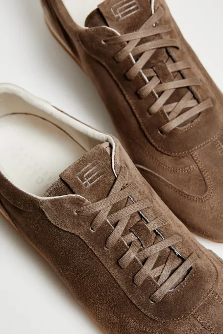 Tenisi retro maro din piele intoarsa