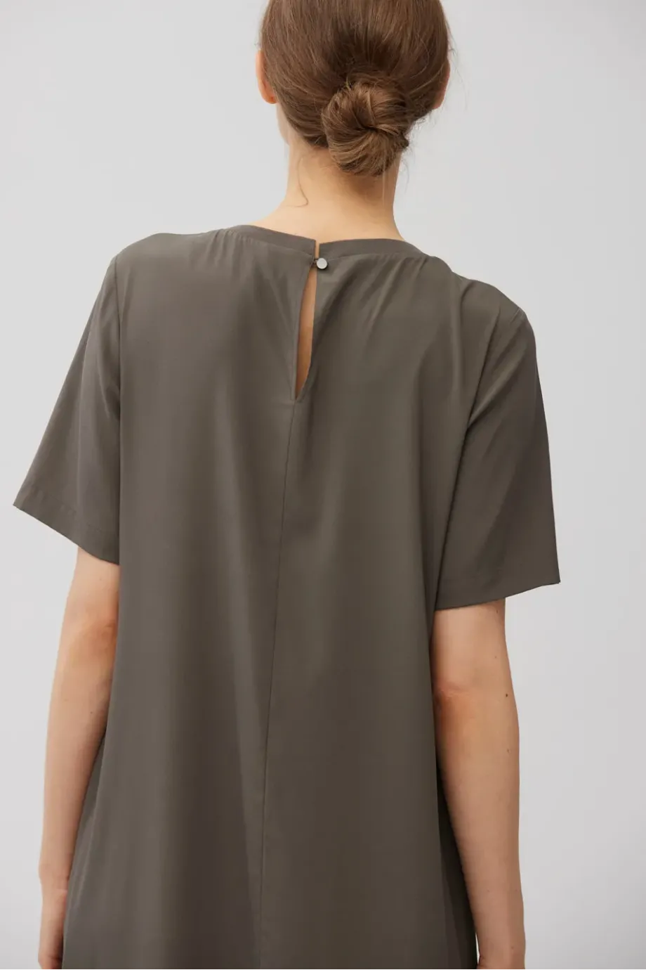 Rochie midi din mătase maro Rochie midi din mătase maro