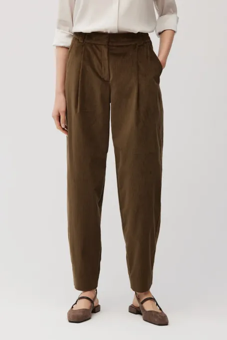 Pantaloni largi maro din catifea Pantaloni largi maro din catifea