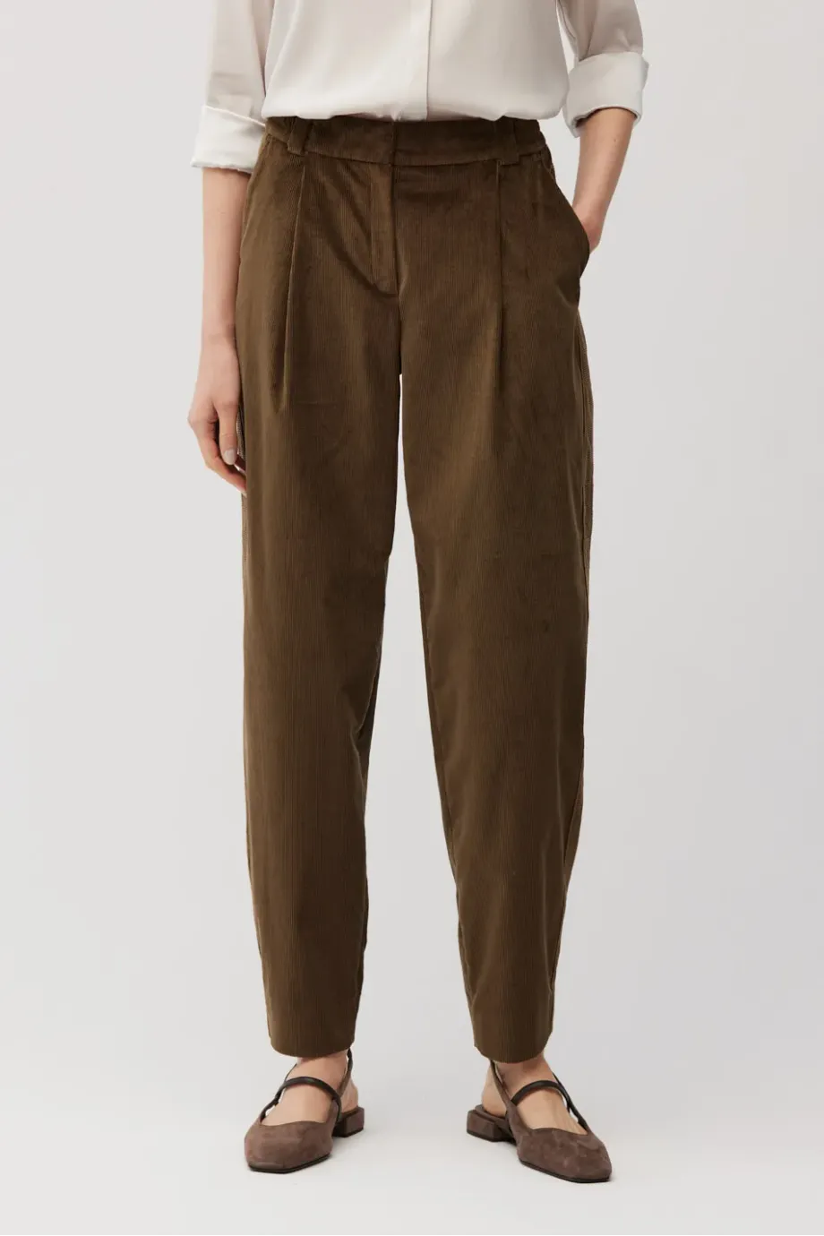 Pantaloni largi maro din catifea Pantaloni largi maro din catifea