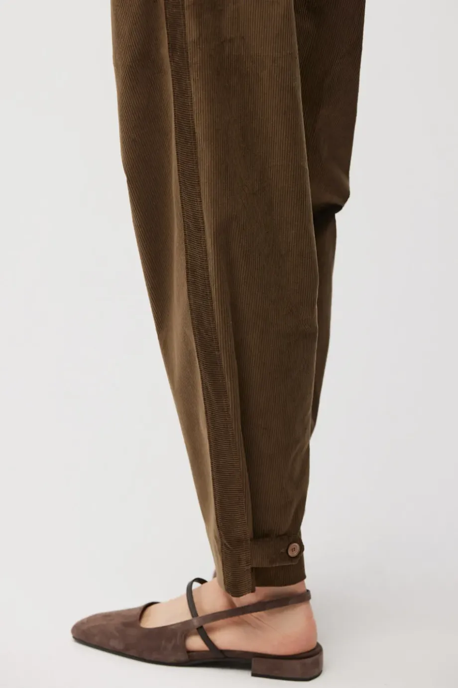 Pantaloni largi maro din catifea Pantaloni largi maro din catifea