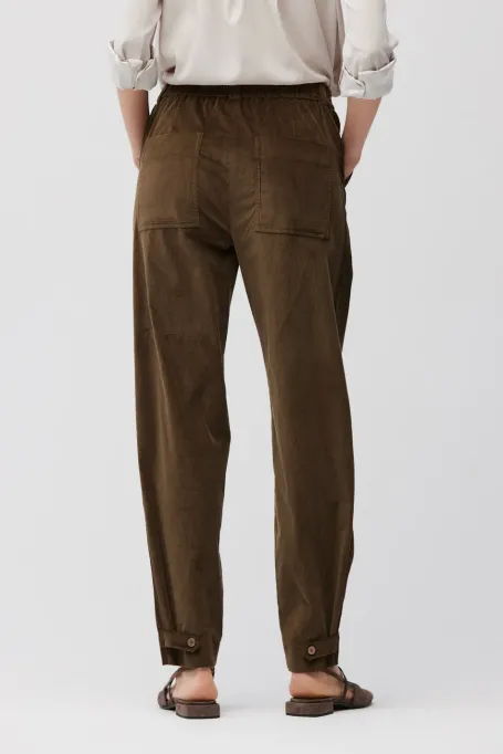 Pantaloni largi maro din catifea Pantaloni largi maro din catifea