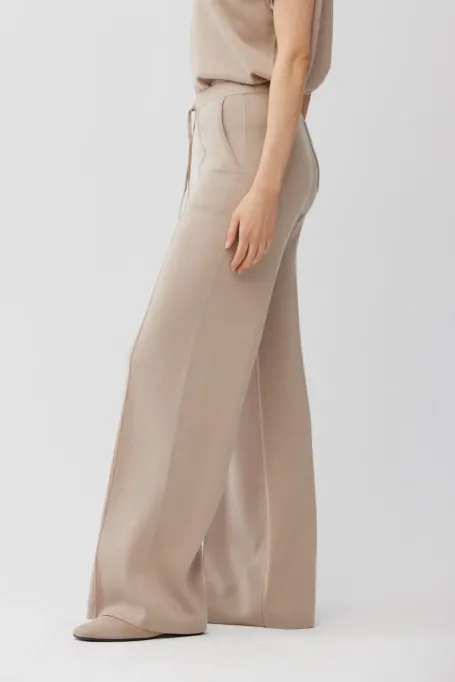 Pantaloni largi, bej, din lână pieptănată Pantaloni largi, bej, din lână pieptănată