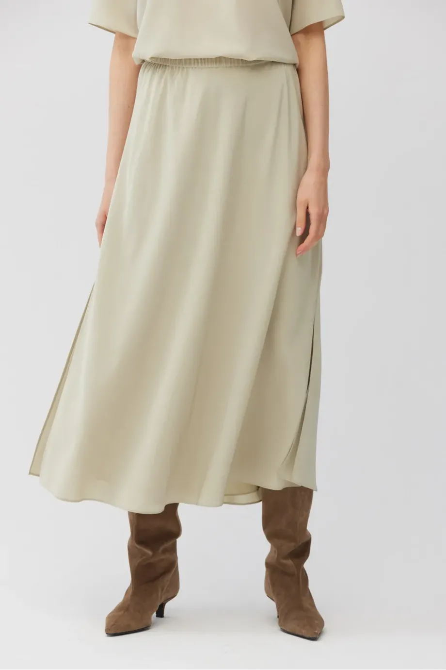 Fusta midi din matase verde deschis Fusta midi din matase verde deschis