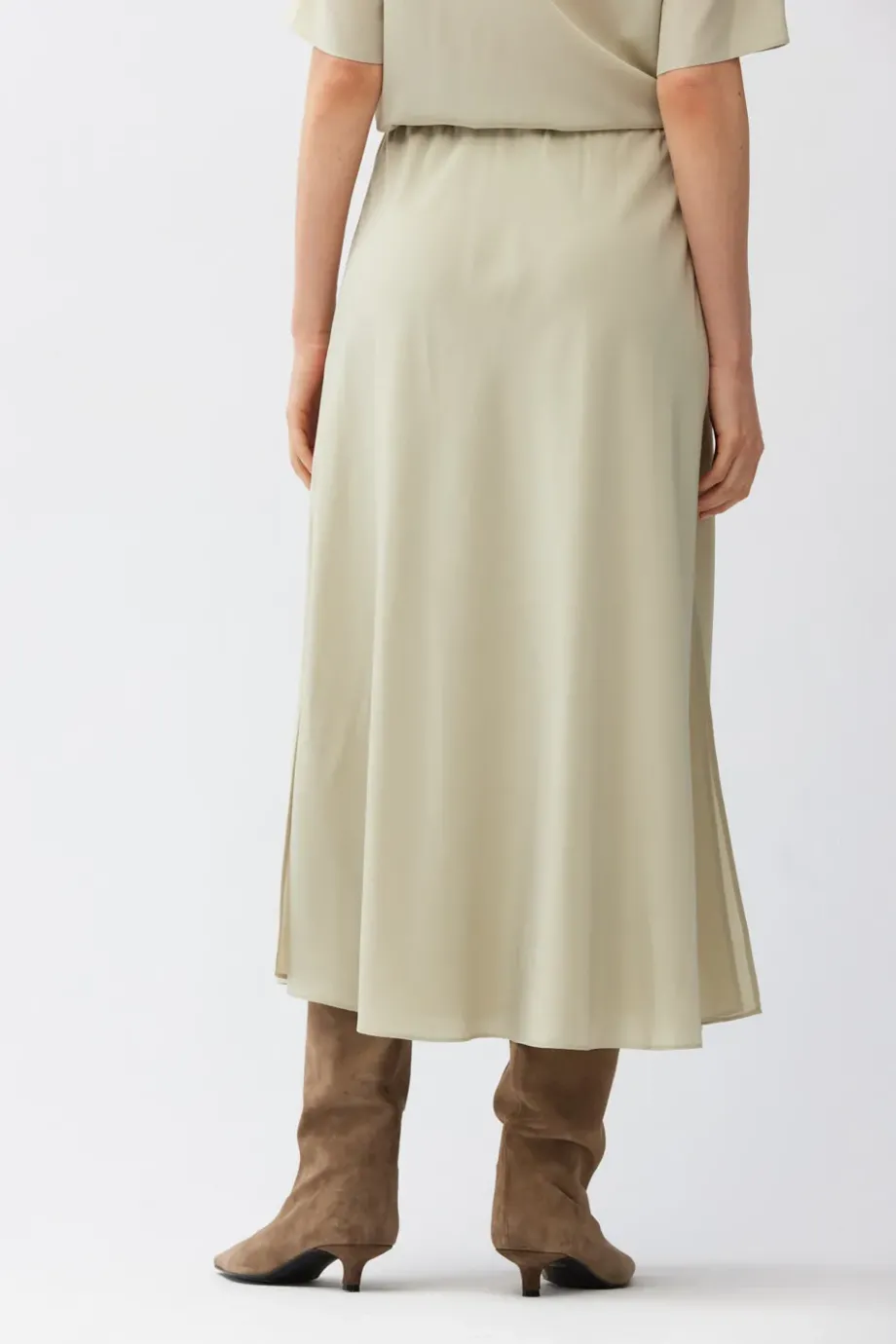 Fusta midi din matase verde deschis Fusta midi din matase verde deschis