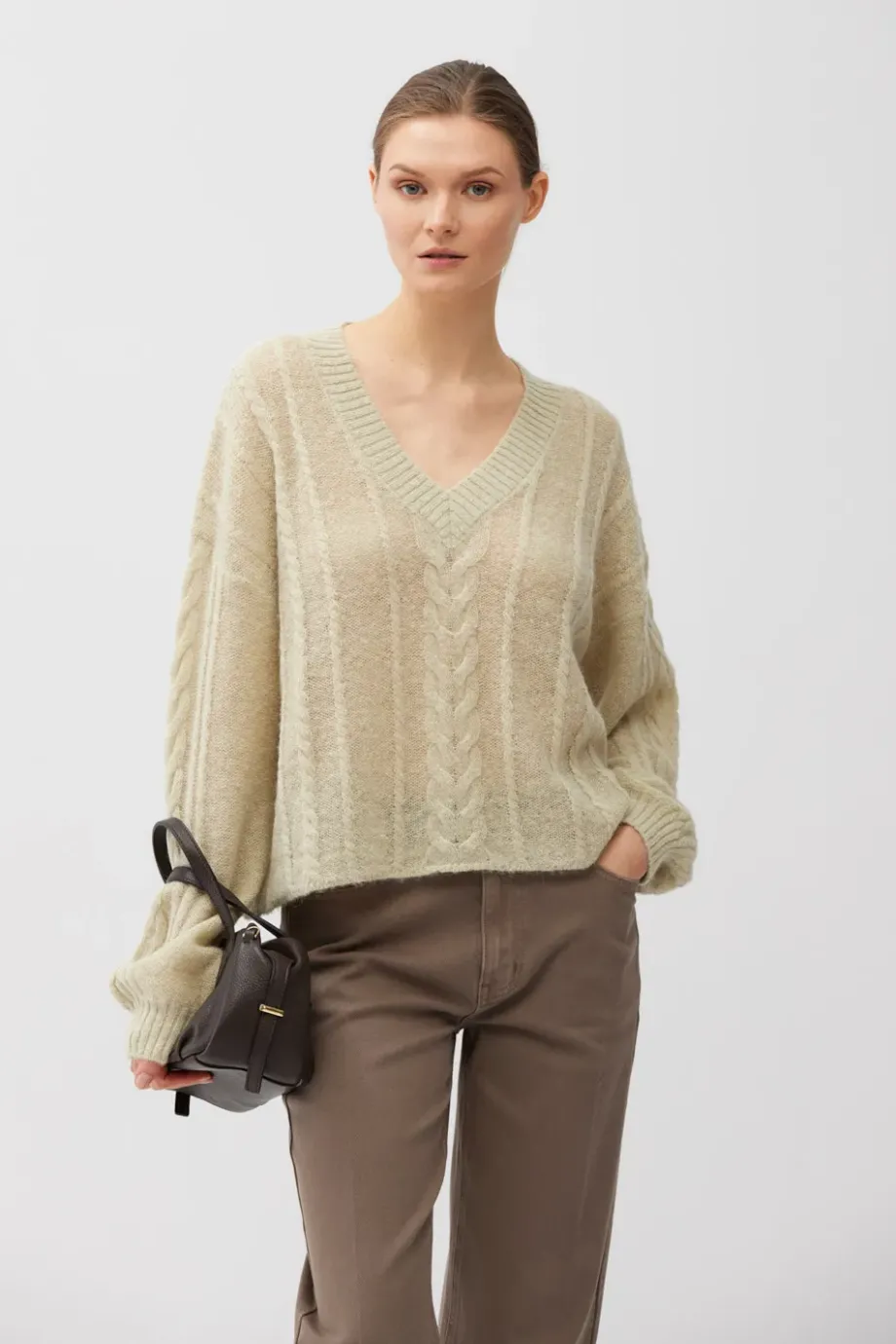 Pulover verde deschis din tricot liber cu lână de alpaca Pulover verde deschis din tricot liber cu lână de alpaca
