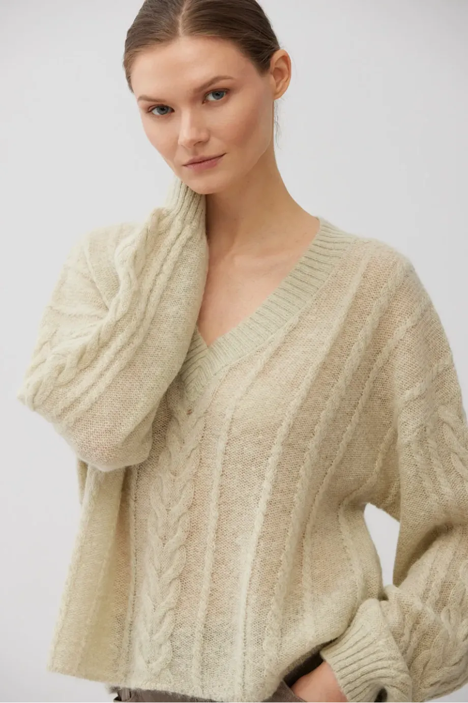 Pulover verde deschis din tricot liber cu lână de alpaca Pulover verde deschis din tricot liber cu lână de alpaca