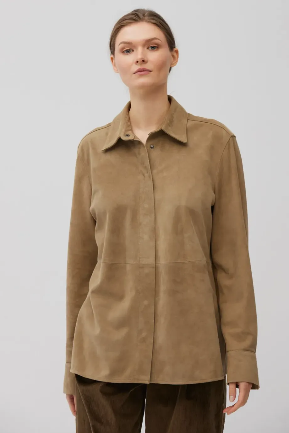 Camasa bej din piele naturala de piele intoarsa Camasa bej din piele naturala de piele intoarsa