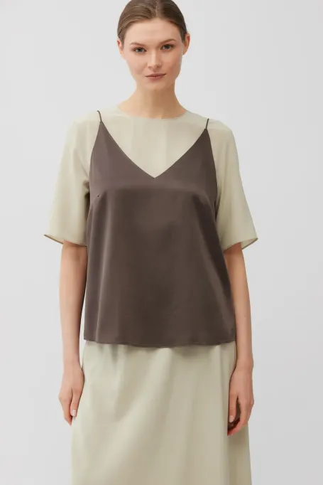 Top cu decolteu în V din mătase maro