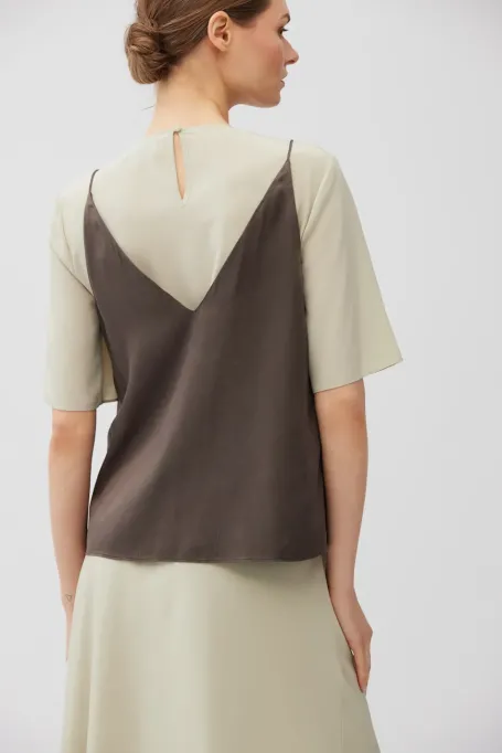 Top cu decolteu în V din mătase maro